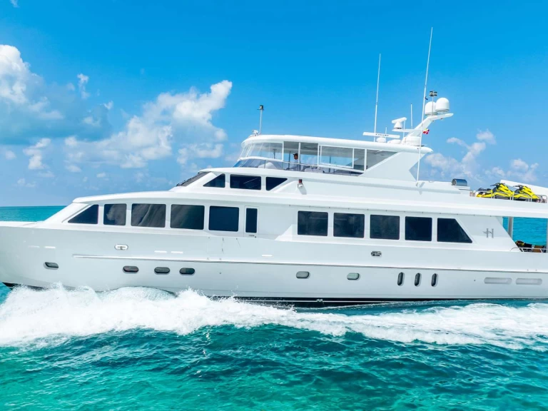 Hire Luxury Yacht Hargrave with a boat licence
