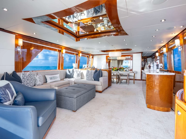 Luxury Yacht to hire Bahamas at the best price