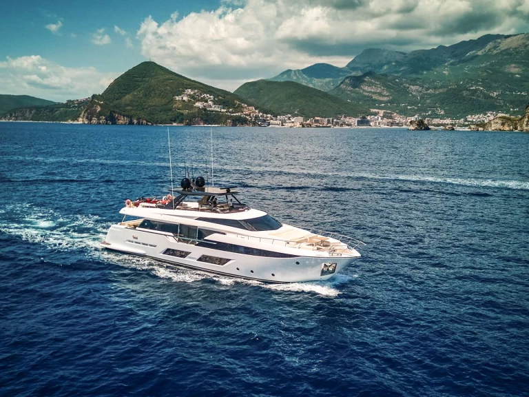 Hire Luxury Yacht Ferretti with a boat licence