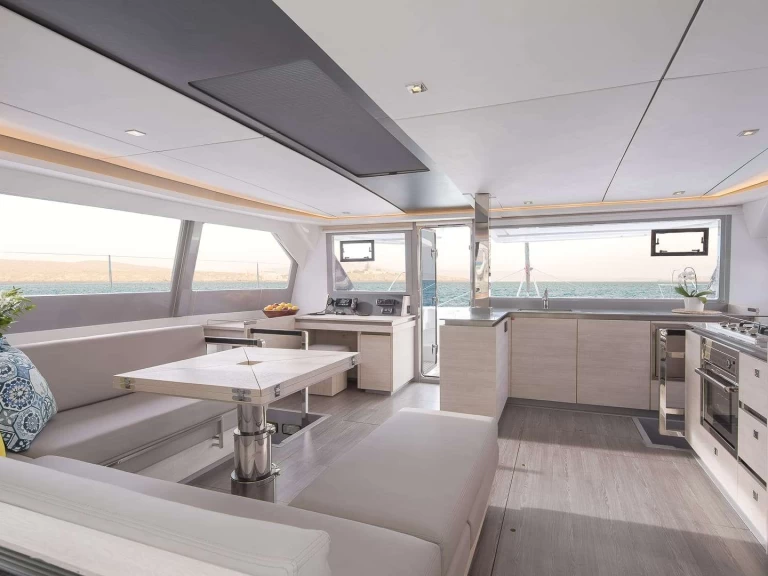 Charter a Robertson and Caine Boatox in British Virgin Islands (BVI) on Samboat