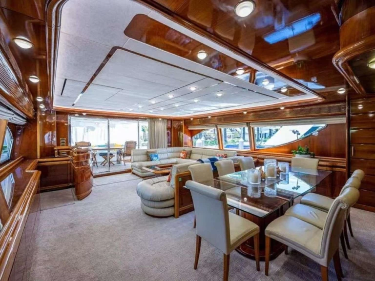 Charter a Ferretti Dream Chaser in New York (City) on Samboat