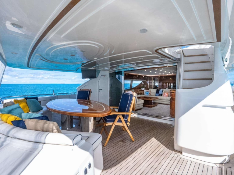 Hire Luxury Yacht with or without skipper Ferretti New York (City)