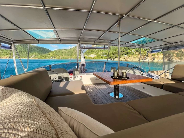 Hire a Privilege ALLURE 64 Grenadines