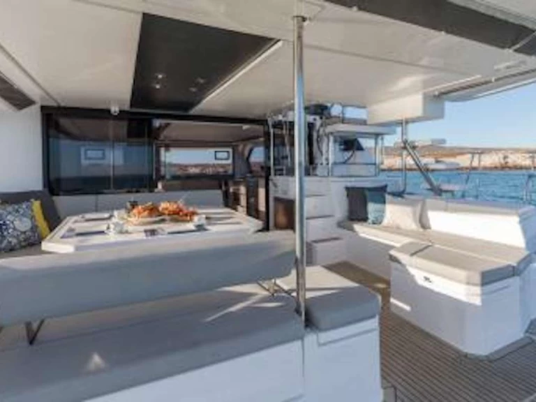 Charter a Leopard Hazel Della in British Virgin Islands (BVI) on Samboat