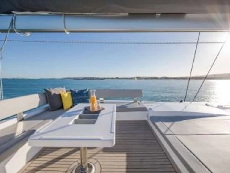 Hire Luxury Yacht Leopard with a boat licence