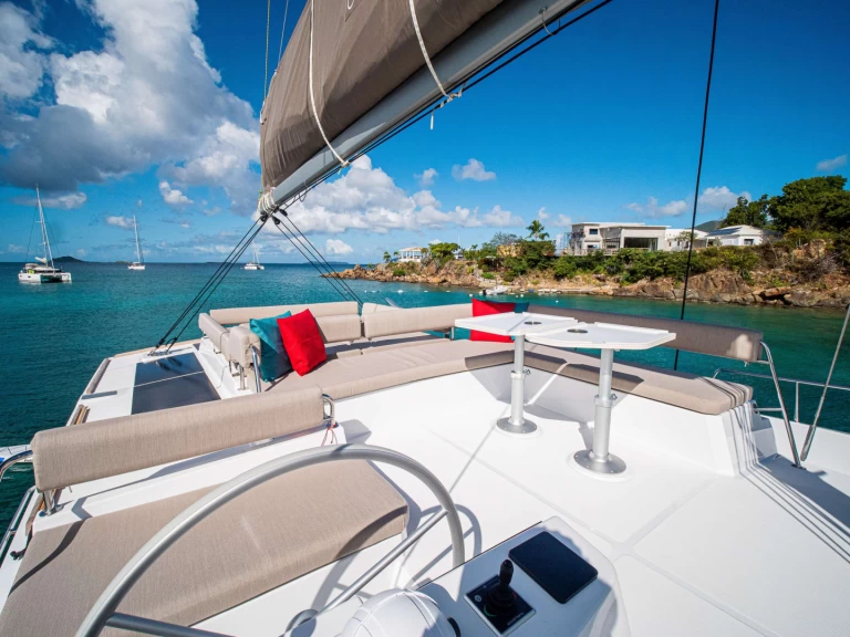 Hire Luxury Yacht Bali with a boat licence