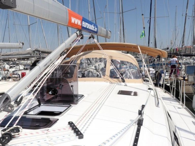 Hire Sailboat Bavaria with a boat licence