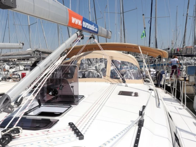 Hire Sailboat Bavaria with a boat licence