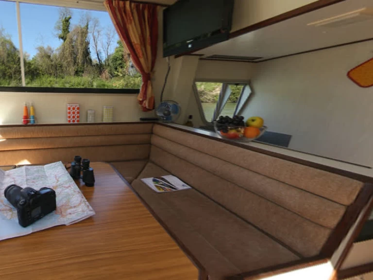 Motorboat to hire Hesse at the best price