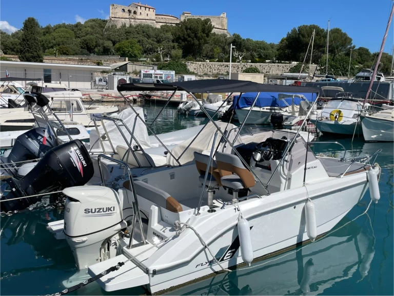 Hire a Bénéteau Flyer 6 SUNdeck Antibes