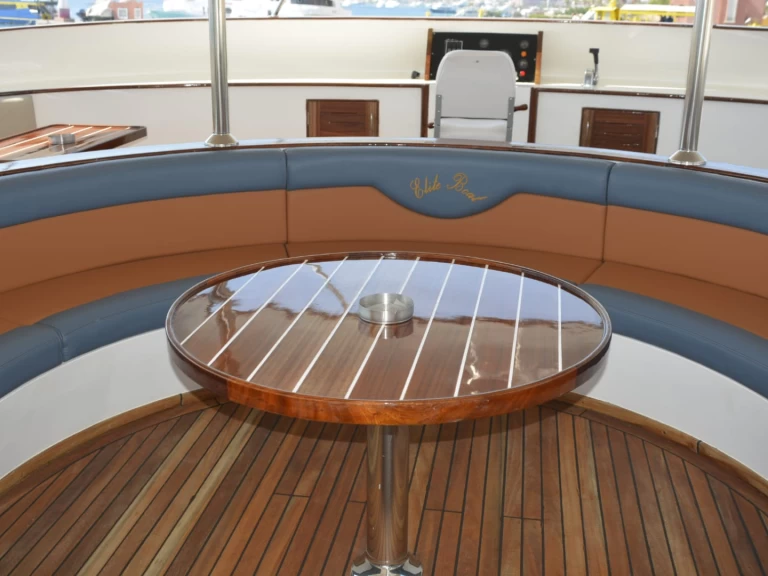 Hire Luxury Yacht Hurghada with a boat licence
