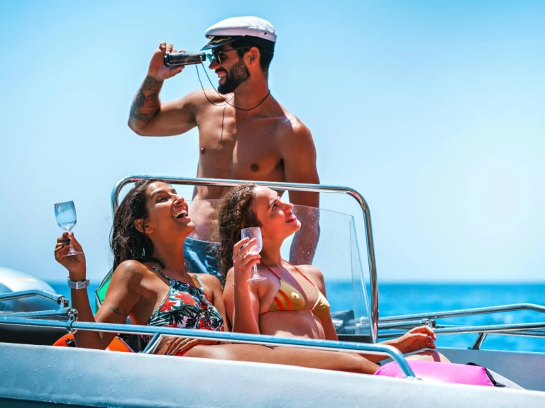 Hire a Pioner Maxi Viking Sesimbra