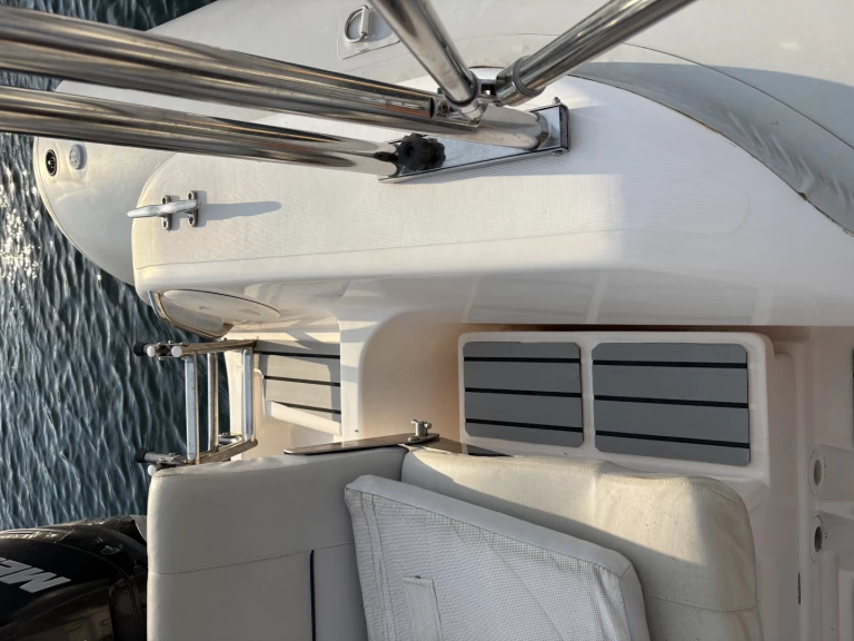 Yacht hire Cavalaire-sur-Mer cheap Valiant 760 Sport