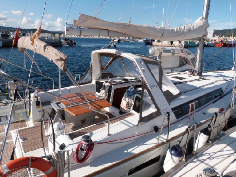Sailboat to hire Palamós at the best price