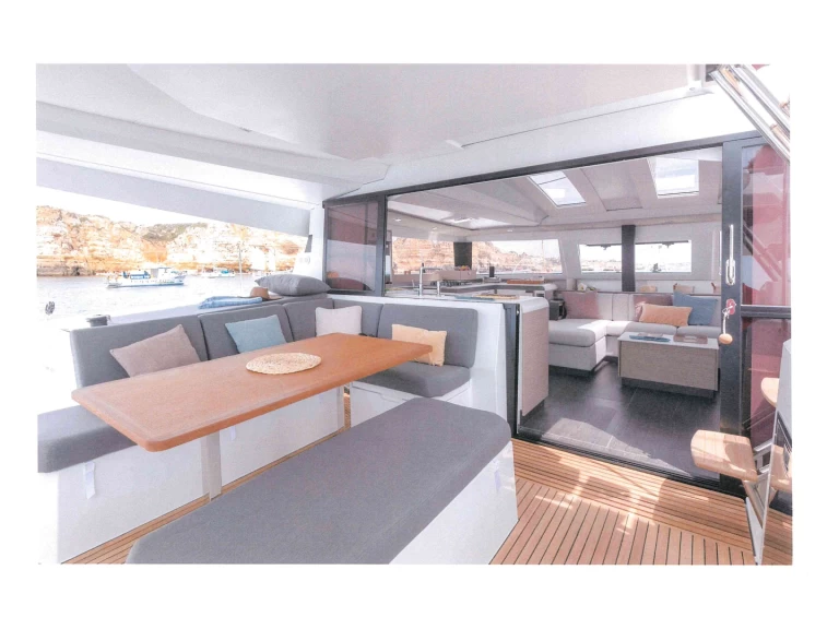 Hire Catamaran Fountaine Pajot with a boat licence