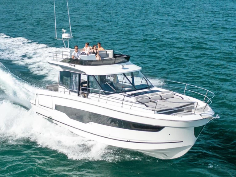 Yacht hire Mandelieu-la-Napoule cheap 06