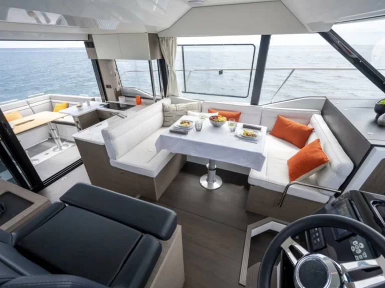 Hire Motorboat Orion with a boat licence