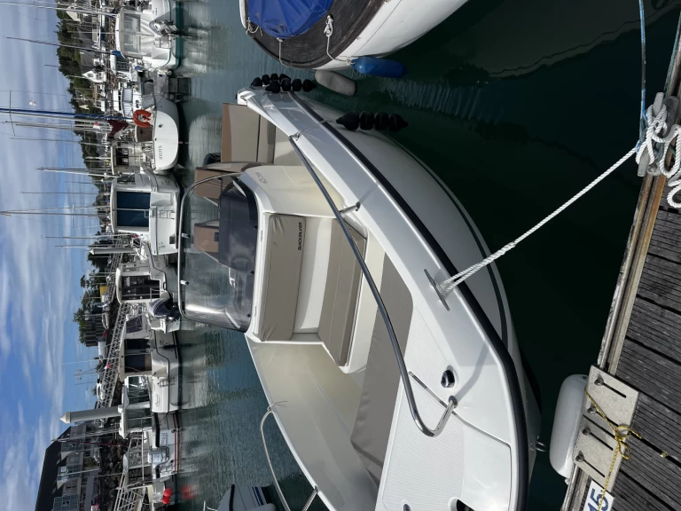 Hire Motorboat Quicksilver with a boat licence