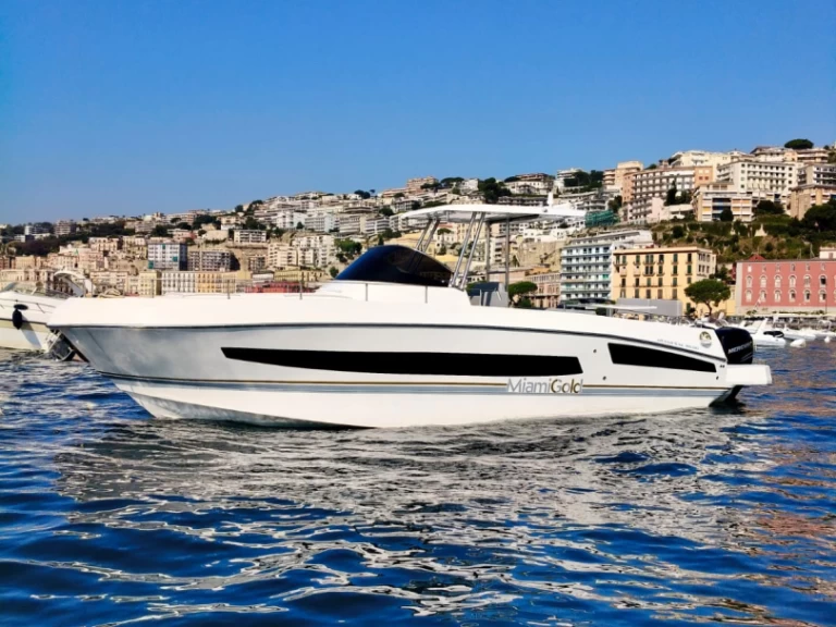 Motorboat hire in Naples - MIAMI GOLD  33 WALK AROUND