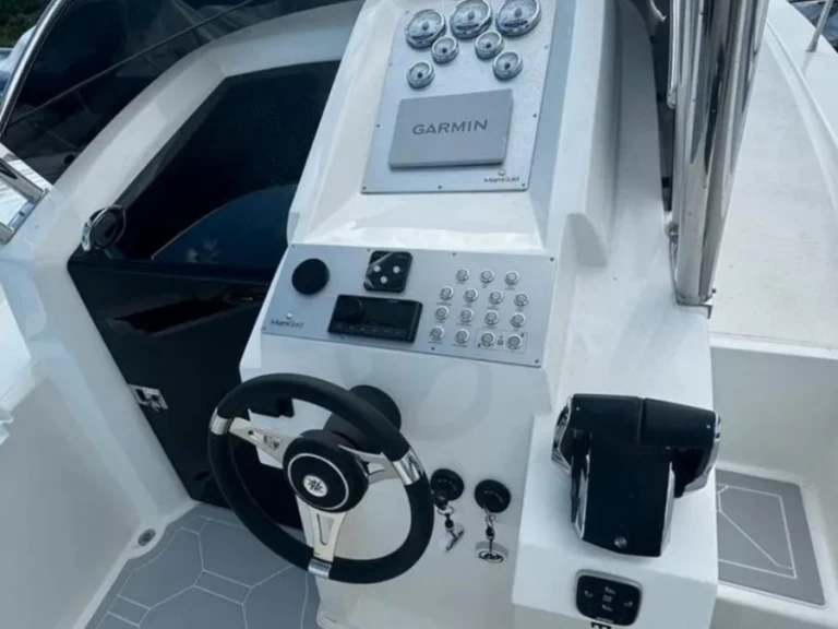 Hire Motorboat with or without skipper MIAMI GOLD  Naples