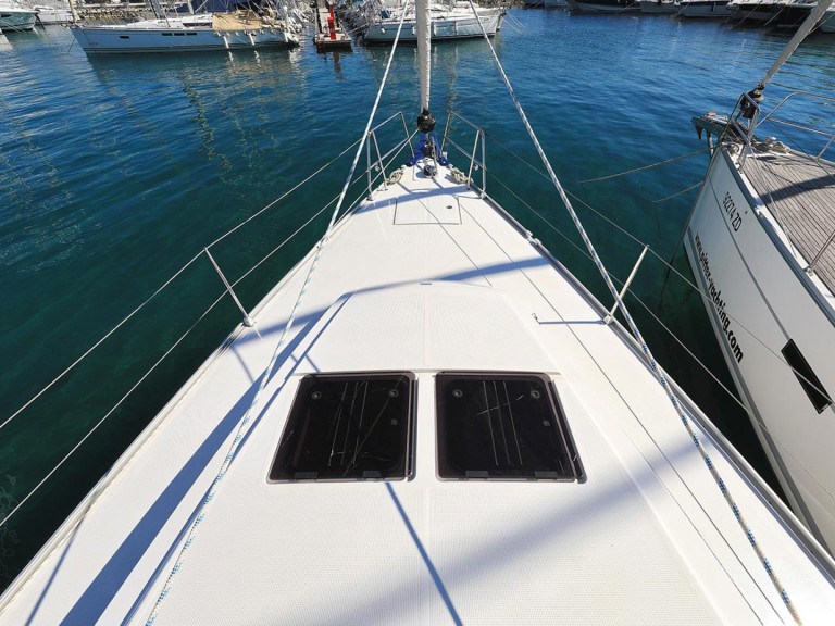 Sailboat hire in Pula - Bavaria Cruiser 46