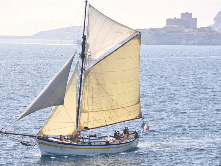 Sailboat to hire Marseille at the best price