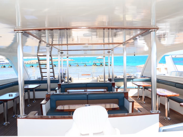 Luxury Yacht to hire Hurghada at the best price