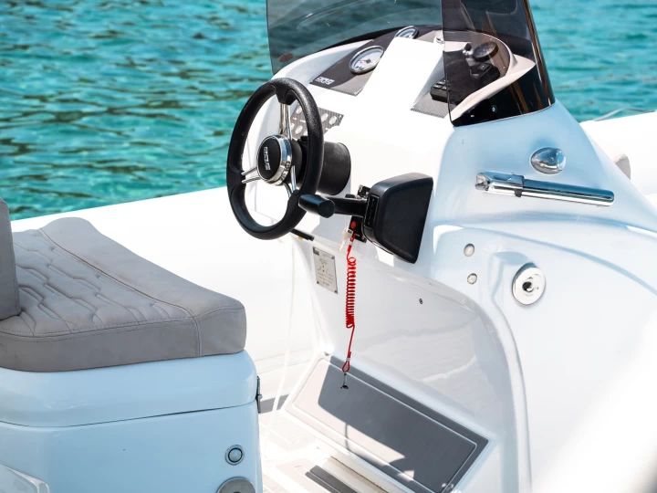 Yacht charter Fornells - Oromarine Oromarine S-78 on SamBoat