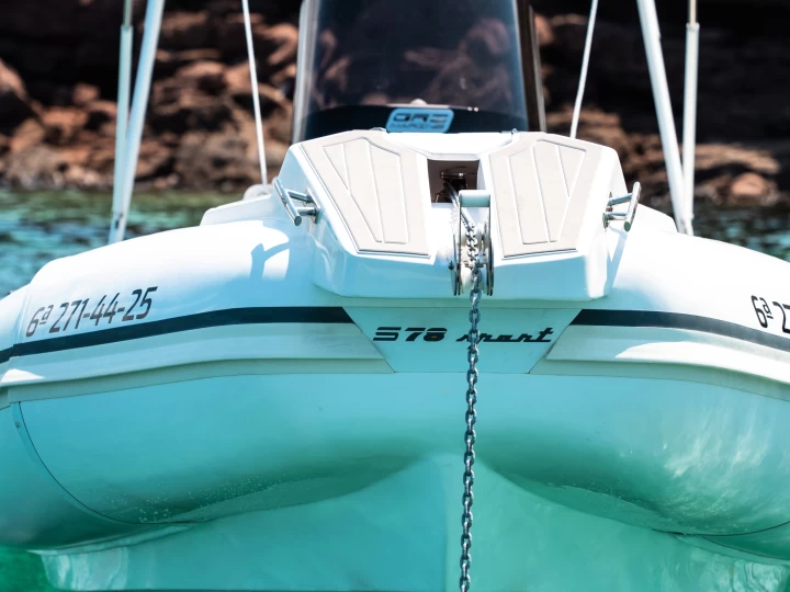 Yacht hire Fornells cheap Oromarine S-78