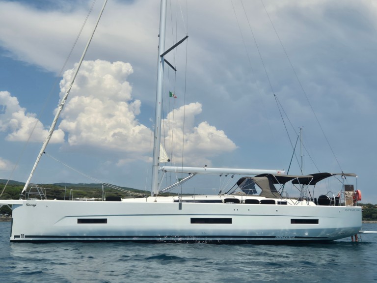 Yacht hire Castiglioncello cheap Dufour 530