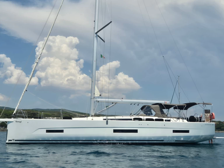Yacht hire Castiglioncello cheap Dufour 530