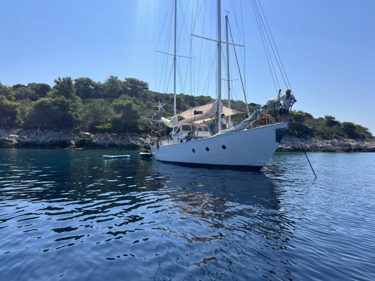 Yacht charter Hvar - Uljanik Shipyard Besa on SamBoat