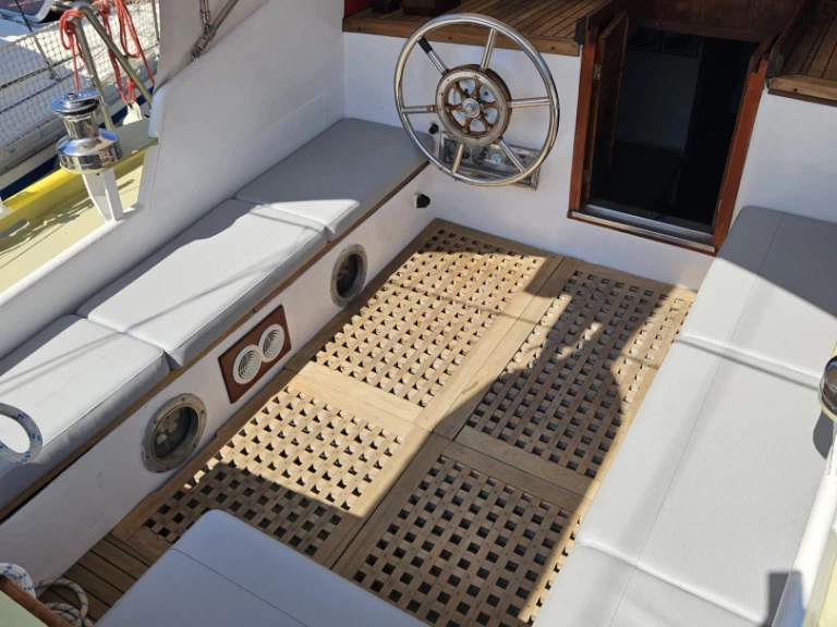 Yacht hire Hvar cheap Besa