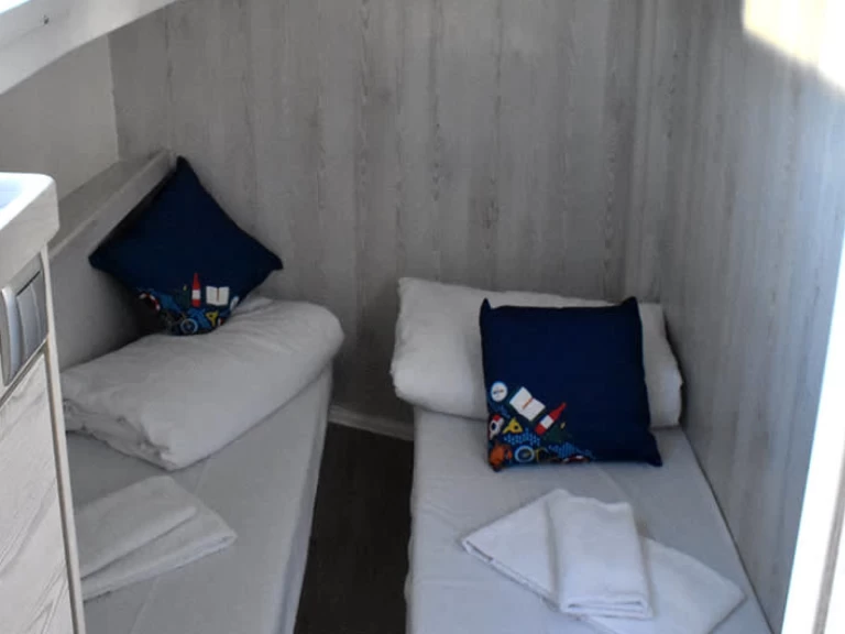 Hire a Le Boat Horizon 5 Castelnaudary