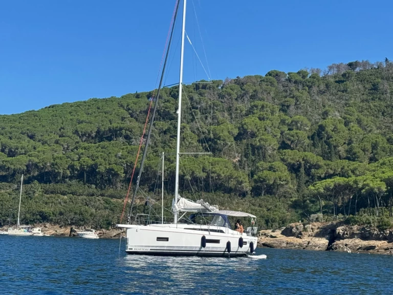 Hire Sailboat with or without skipper Bénéteau San Vincenzo