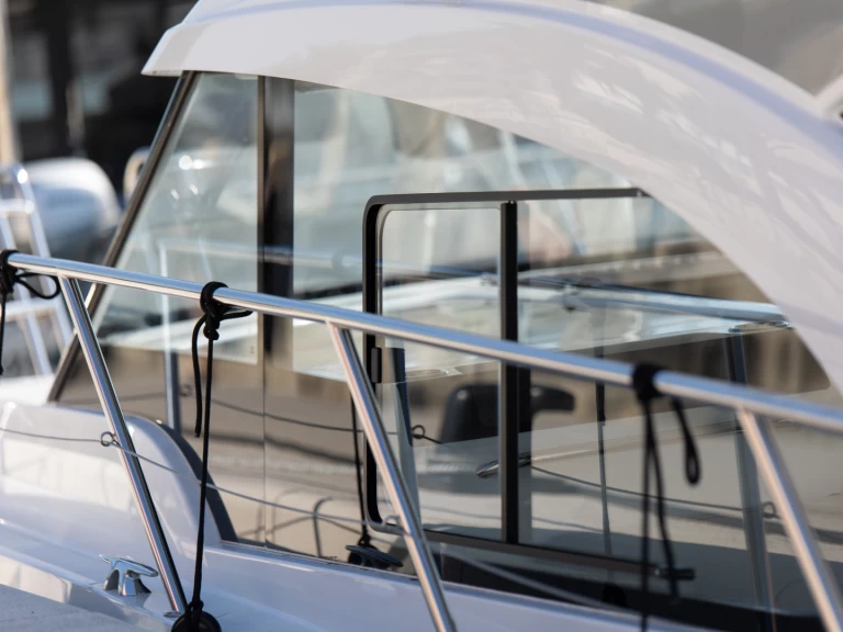 Hire Motorboat Bénéteau with a boat licence