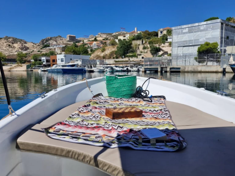 Hire a Rio Yachts 450 Marseille