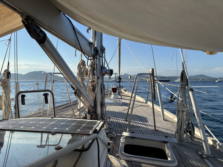 Charter a Halberg-Rassy HR 42 in Saint-Tropez on Samboat
