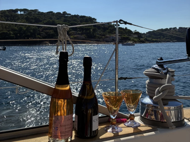 Yacht hire Saint-Tropez cheap HR 42