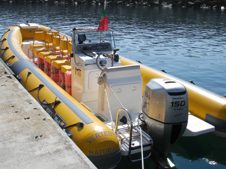 Charter a Bwa 740 in Sesimbra on Samboat