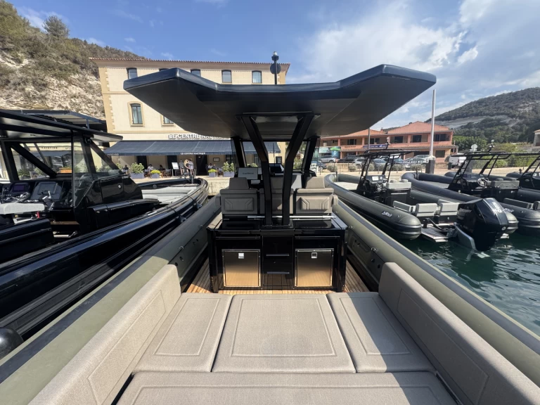 Charter a Sea Water Phantom 400 in Bonifacio Ferry Port on Samboat