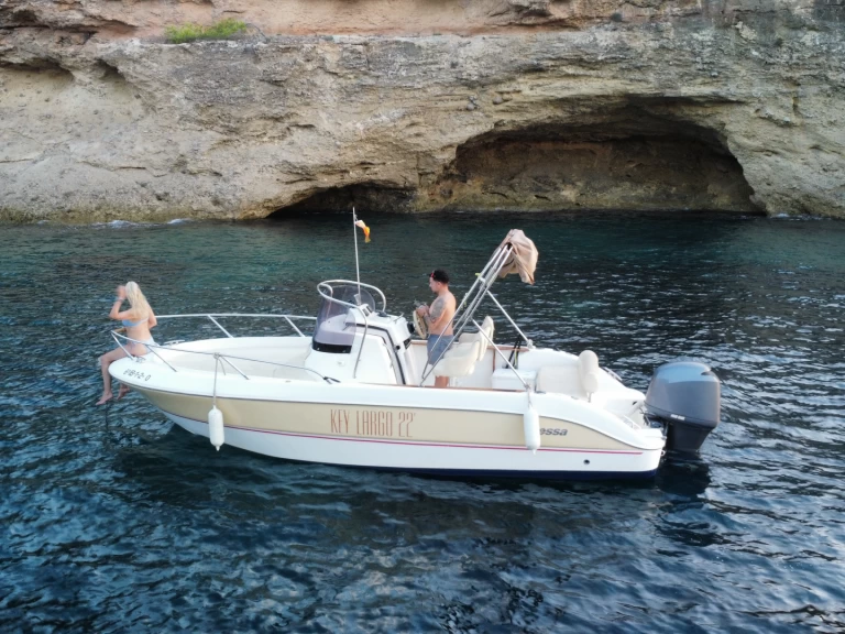 Hire Motorboat key with a boat licence