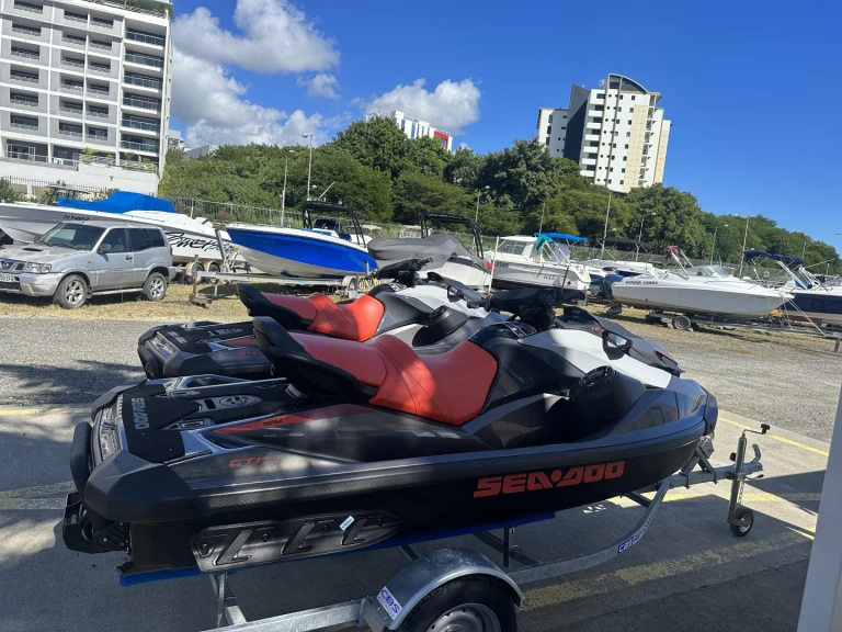 Jet ski to hire Fort-de-France at the best price