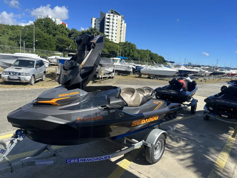 Jet ski hire in Fort-de-France - Sea-Doo GTX 170