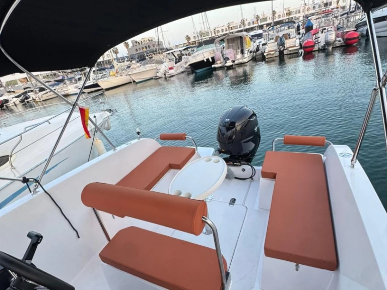 Hire a Boats maks Catt X6 Alicante