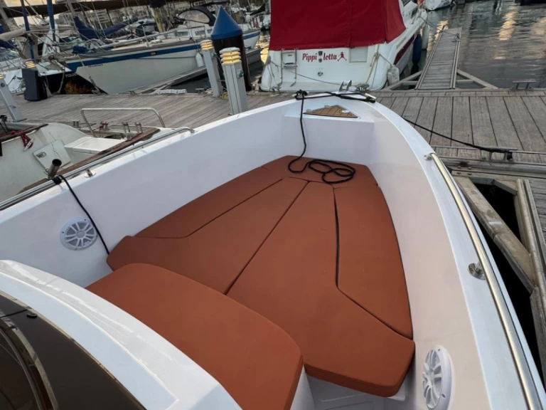 Charter a Boats maks Catt X6 in Alicante on Samboat