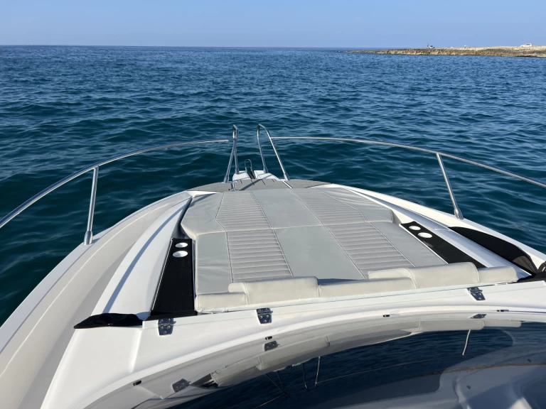 Hire Motorboat Karnic with a boat licence
