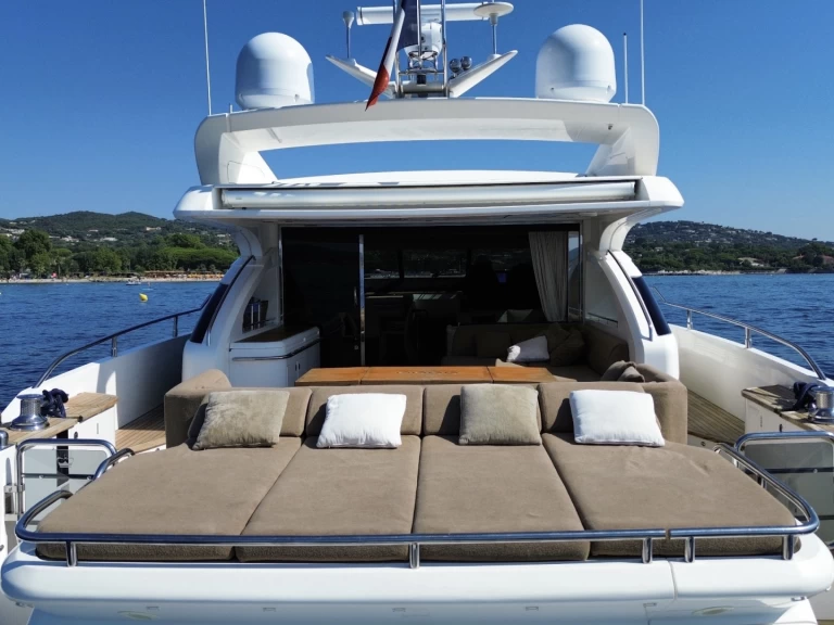Hire Luxury Yacht with or without skipper Princess Saint-Tropez