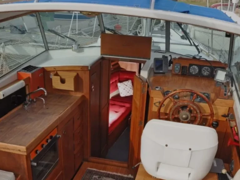 Hire Sailboat winga Marine Winga 87 with a boat licence