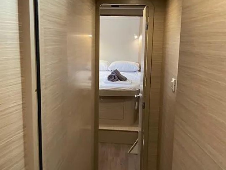 Hire a Lagoon Lagoon 42 Alimos